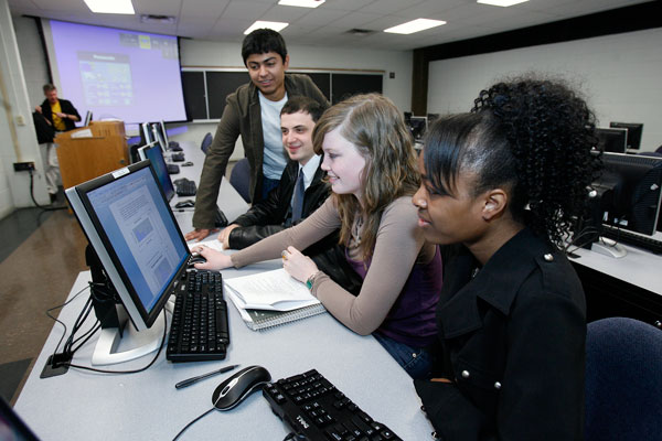 FoxMIS Students Working